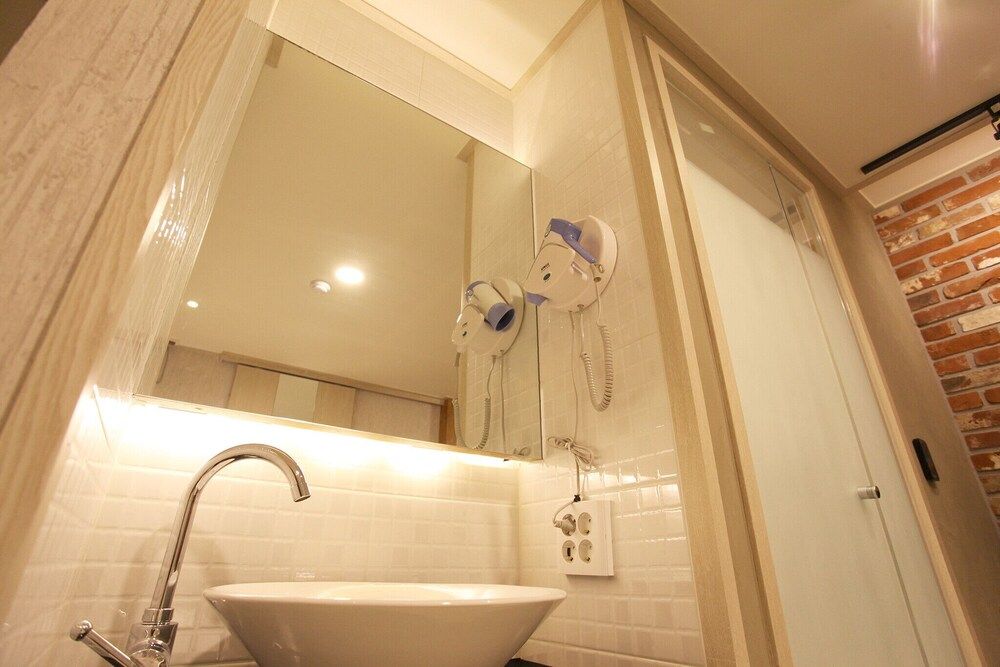 Myeonmok Choi Hotel Room (Premium (Free Netflix available in al) 14