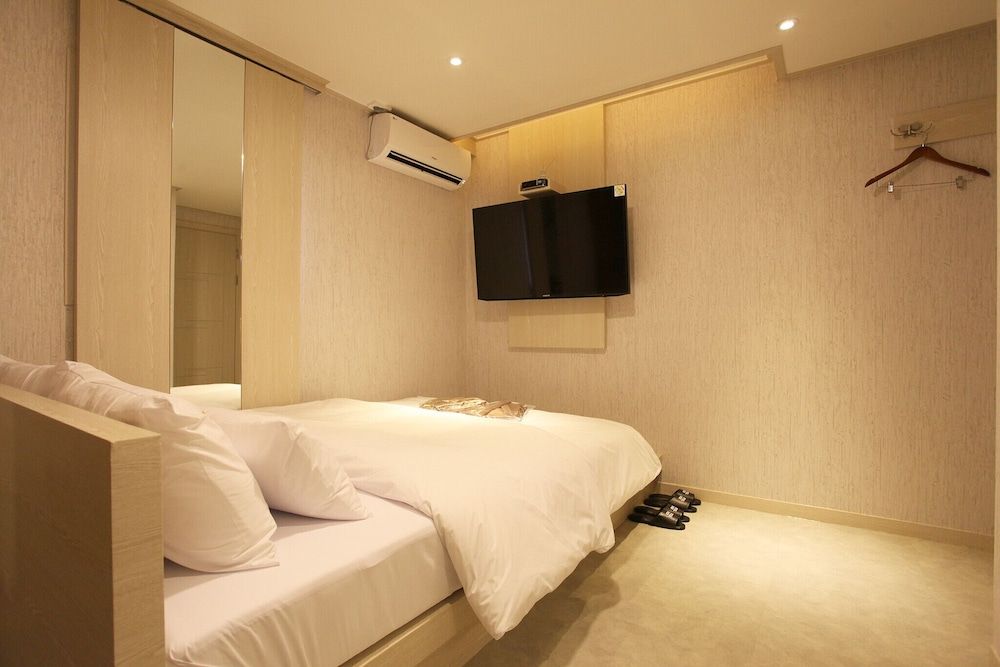 Myeonmok Choi Hotel Room (Premium (Free Netflix available in al) 12