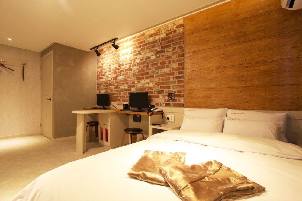 Myeonmok Choi Hotel Room (Royal Premium (Free Netflix viewing i) 4