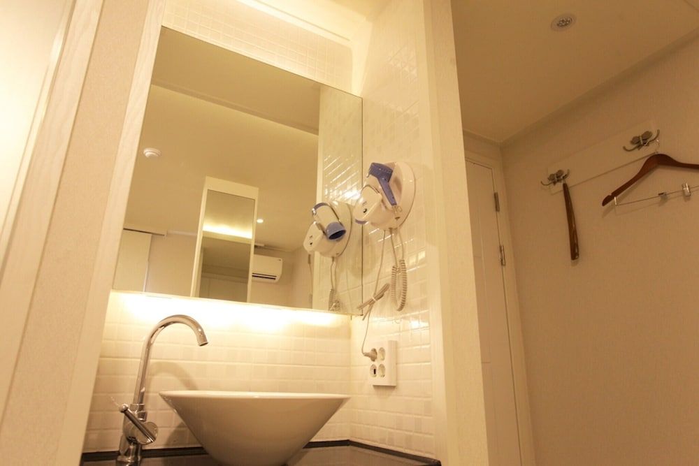 Myeonmok Choi Hotel Room (Premium (Free Netflix available in al) 6