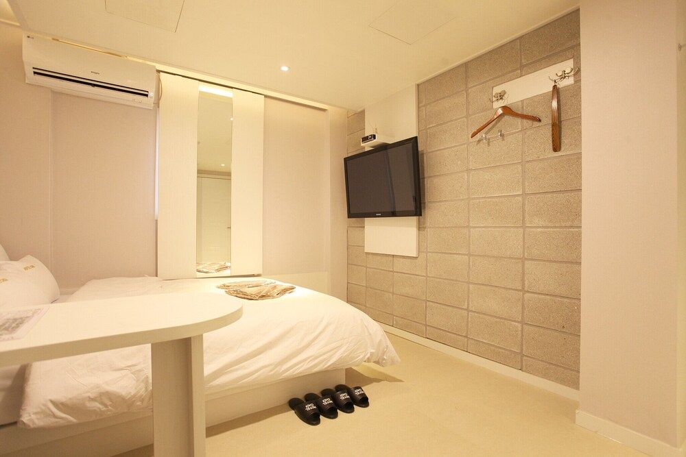 Myeonmok Choi Hotel Room (Standard - B (Free Netflix viewing in) 3