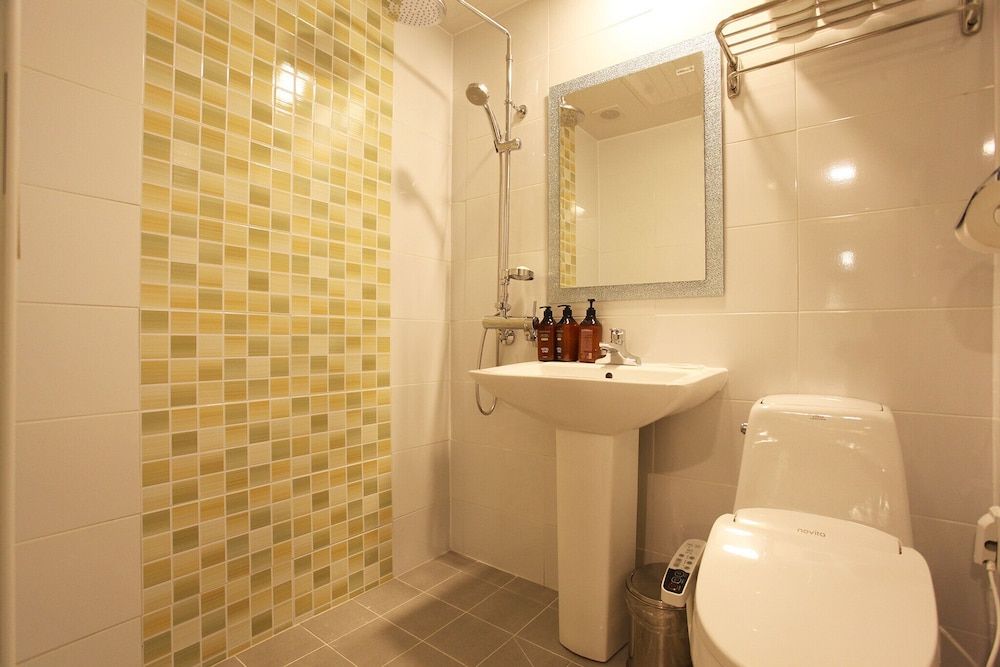 Myeonmok Choi Hotel Room (Standard - B (Free Netflix viewing in) 15