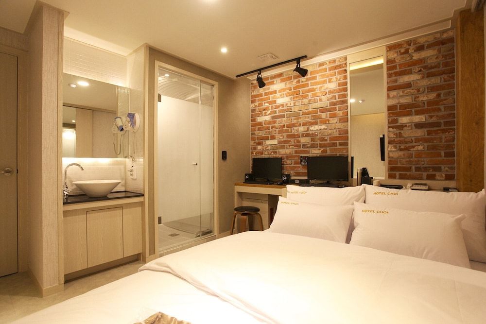 Myeonmok Choi Hotel Room (Premium (Free Netflix available in al) 10