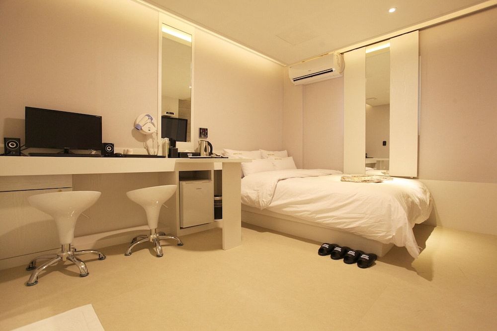 Myeonmok Choi Hotel Room (Standard - B (Free Netflix viewing in)