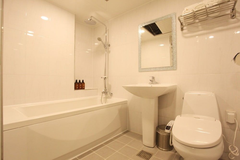 Myeonmok Choi Hotel Room (Royal Premium (Free Netflix viewing i) 11