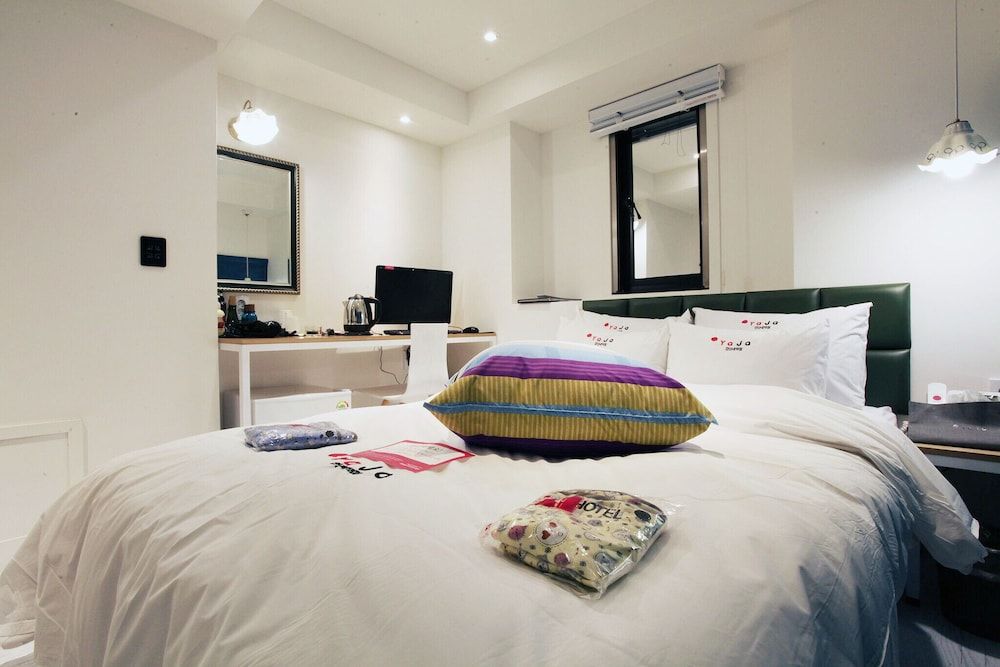 undefined Yaja Yeonsinnae Station 8