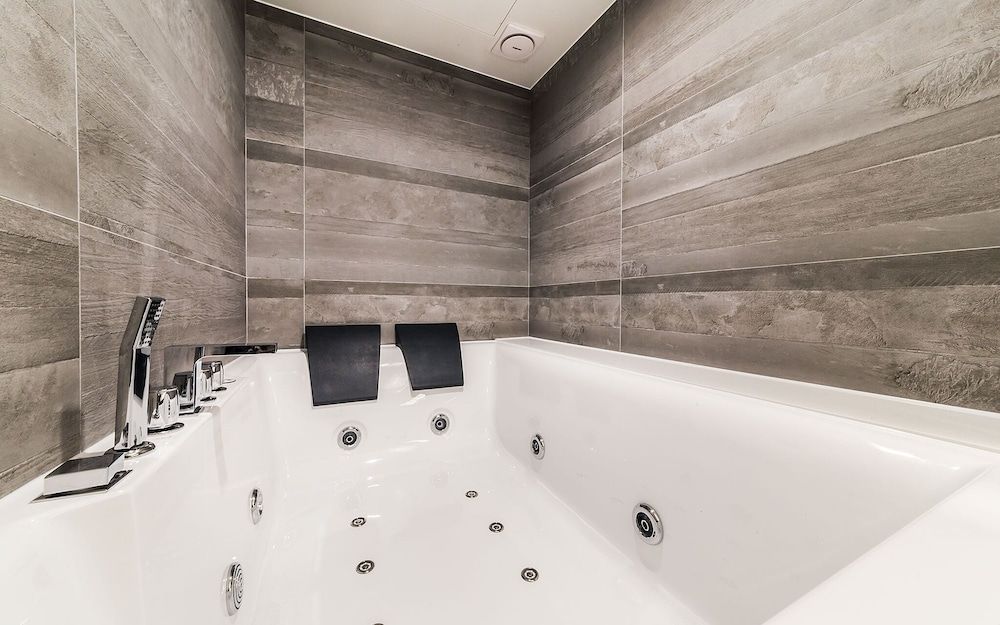 Sadang Metro21 Room (VIP (large whirlpool LG Styler/Netfli) 9