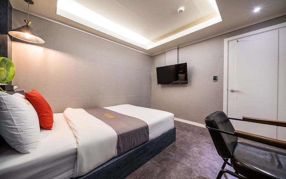 Yeongdeungpo For U Room (Premium (gaming PC/Netflix)) 4