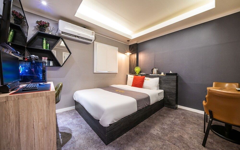 Yeongdeungpo For U Room (Deluxe (PC/Netflix))