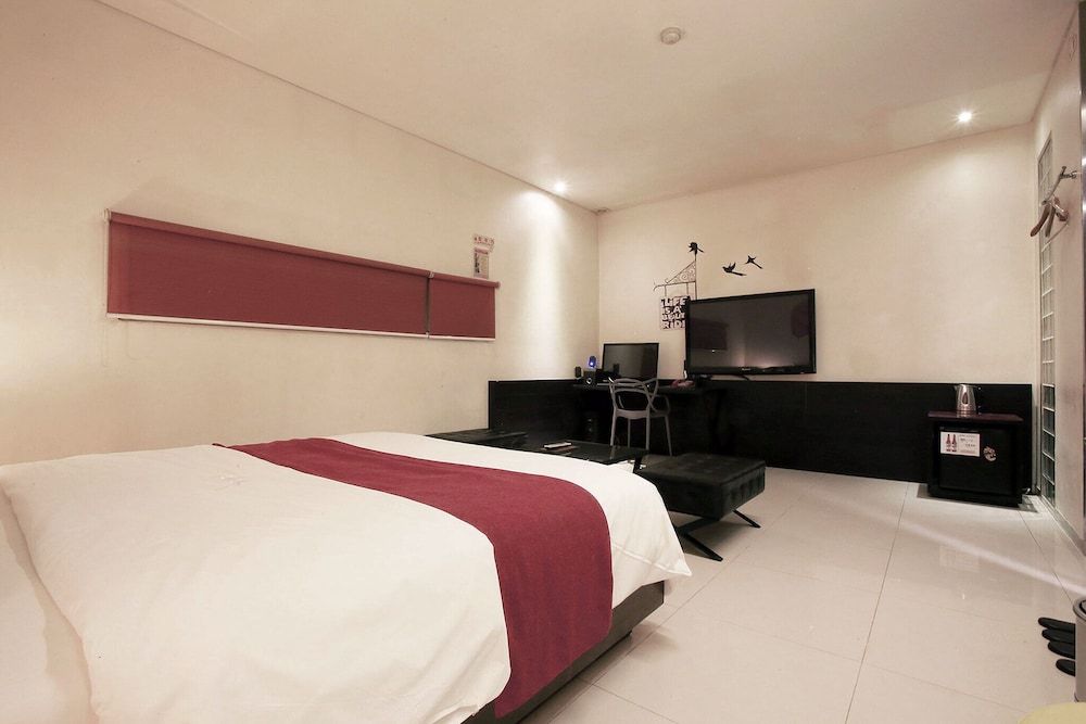 Suyu Solid Hotel Room (Standard room (Netflix available)) 23
