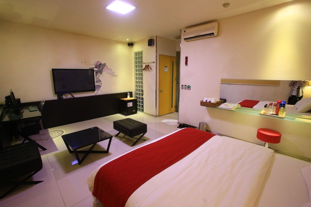 Suyu Solid Hotel Room (Standard room (Netflix available)) 31