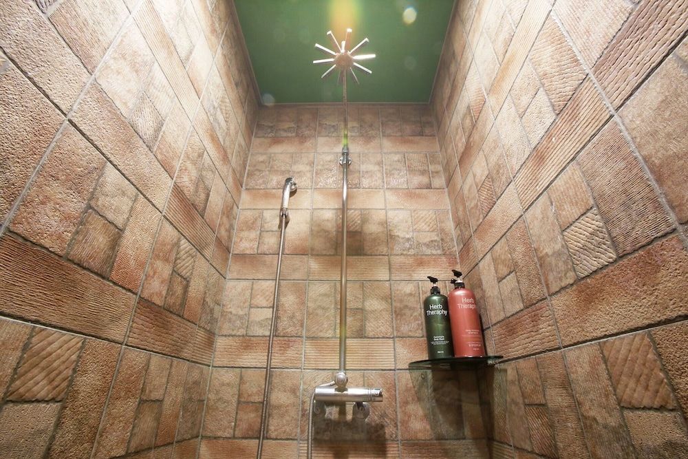 Suyu Solid Hotel Room (Standard room (Netflix available)) 10