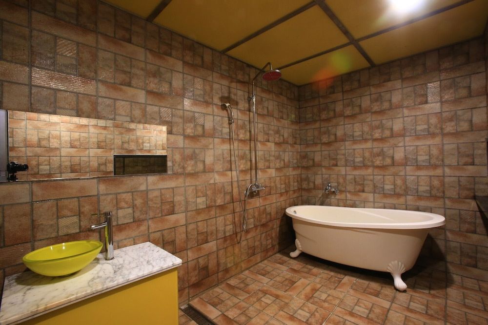 Suyu Solid Hotel Room (Standard room (Netflix available)) 35