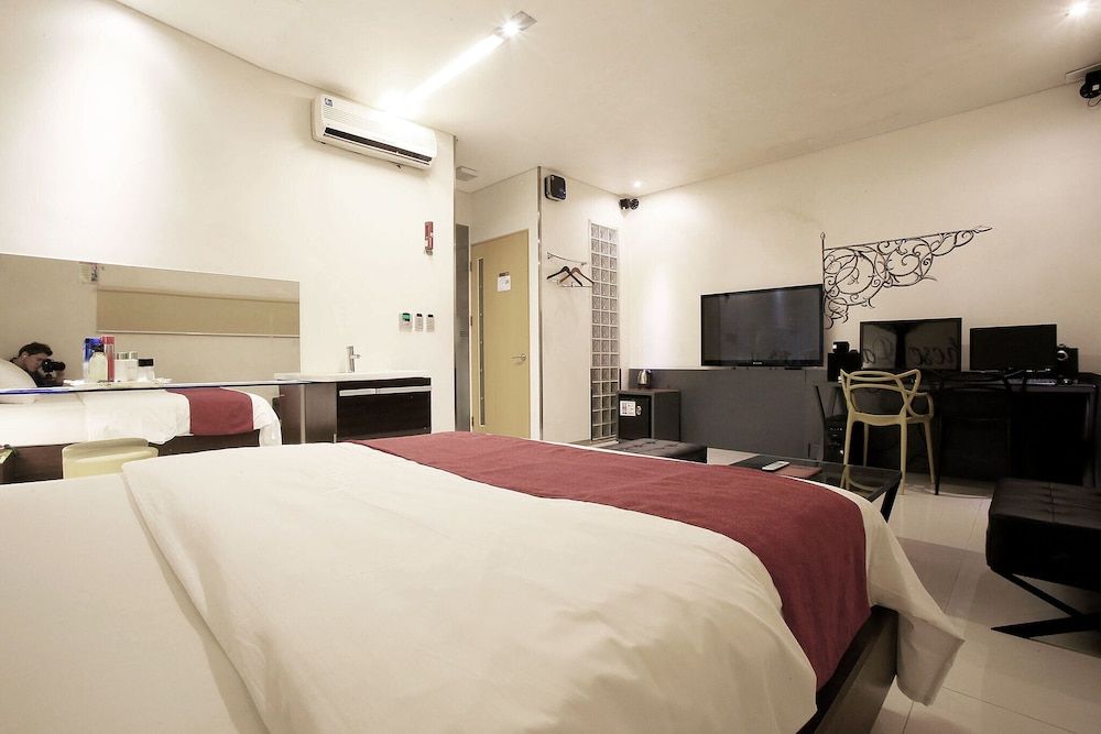 Suyu Solid Hotel Room (Special room (Netflix available)) 14