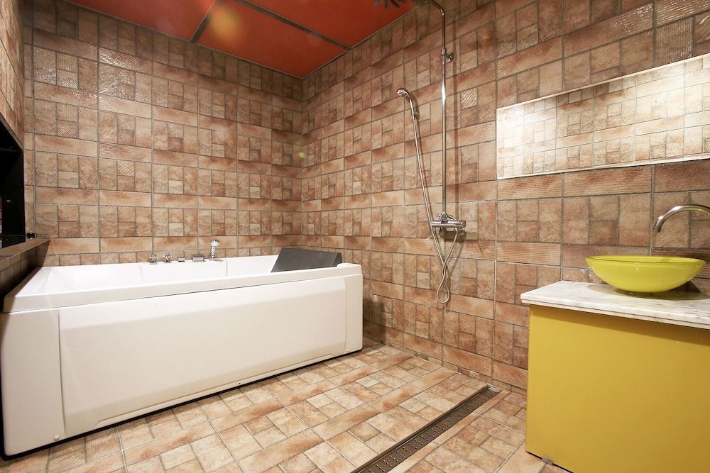 Suyu Solid Hotel Room (Special room (Netflix available)) 20