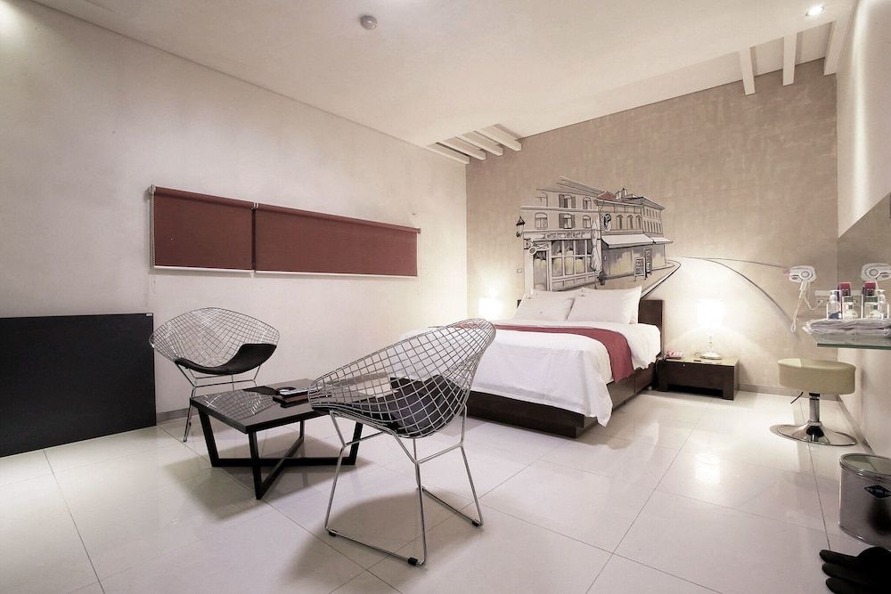 Suyu Solid Hotel Room (Standard room (Netflix available)) 17