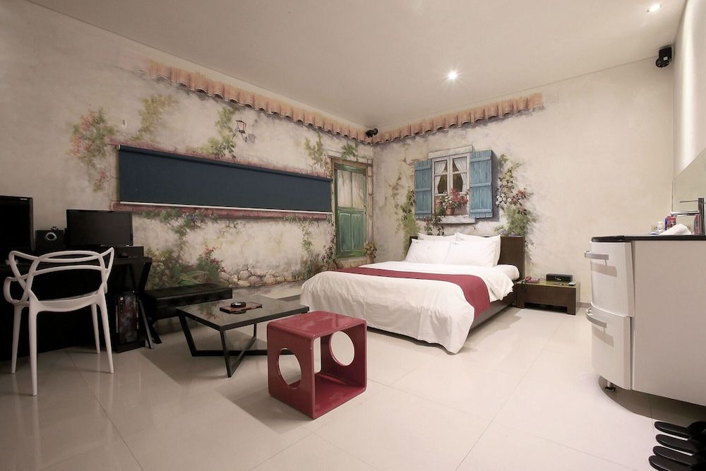 Suyu Solid Hotel Room (Special room (Netflix available)) 2
