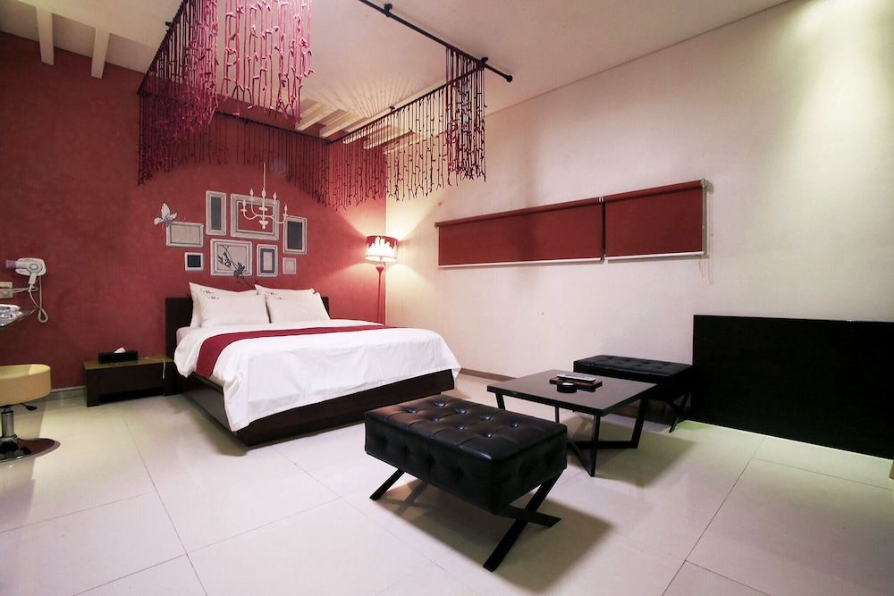 Suyu Solid Hotel Room (Standard room (Netflix available)) 11