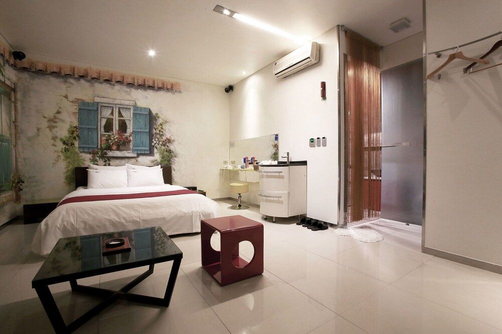 Suyu Solid Hotel Room (Special room (Netflix available)) 3