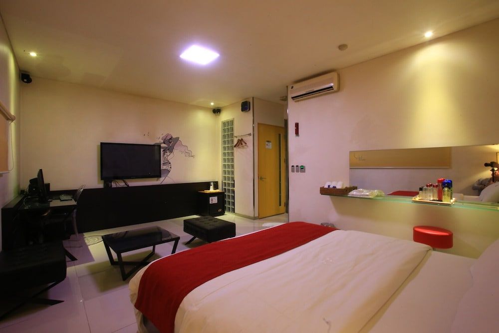 Suyu Solid Hotel Room (Standard room (Netflix available)) 30