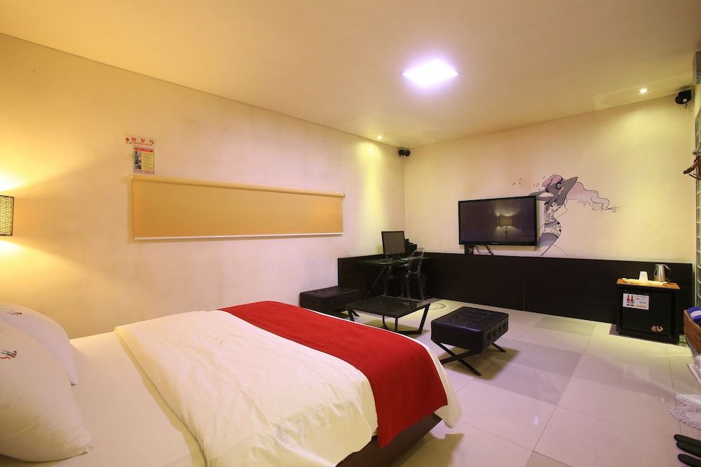 Suyu Solid Hotel Room (Standard room (Netflix available)) 32