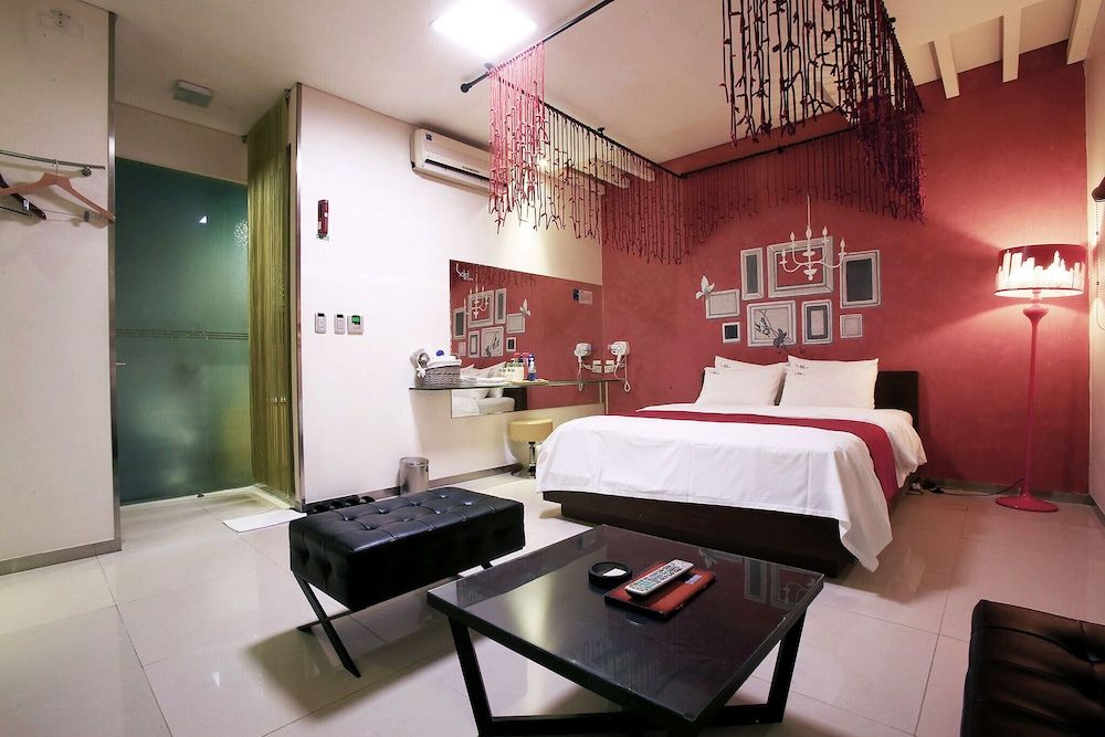 Suyu Solid Hotel Room (Standard room (Netflix available)) 37