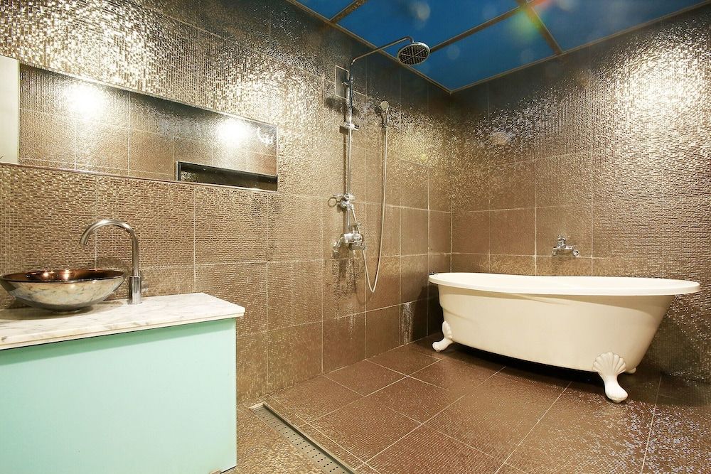 Suyu Solid Hotel Room (Standard room (Netflix available)) 36