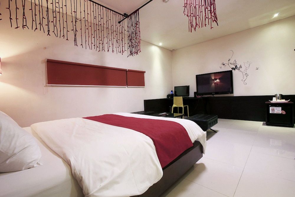 Suyu Solid Hotel Room (Standard room (Netflix available)) 12