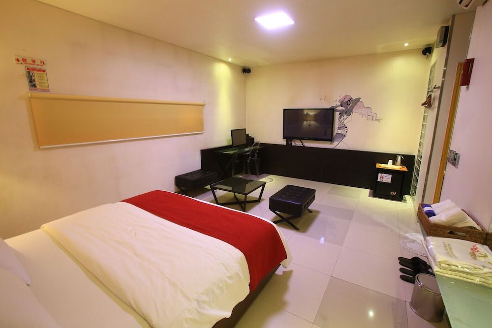 Suyu Solid Hotel Room (Standard room (Netflix available)) 33