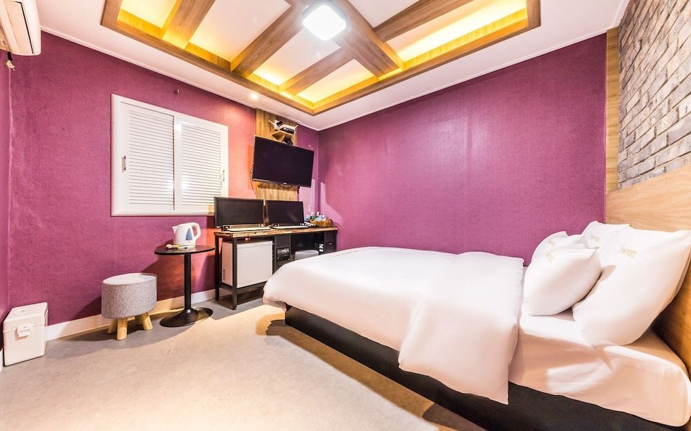 Yongsan Sharp Hotel Room (Special Room) 2