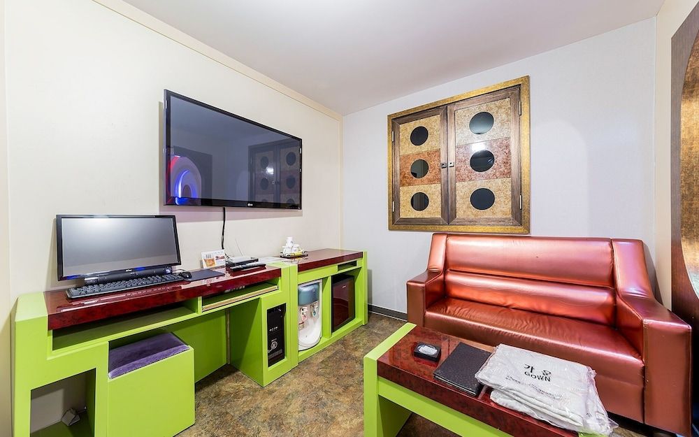 Suyu Palace Hotel Room (Special room-Physical ID is required ) 20