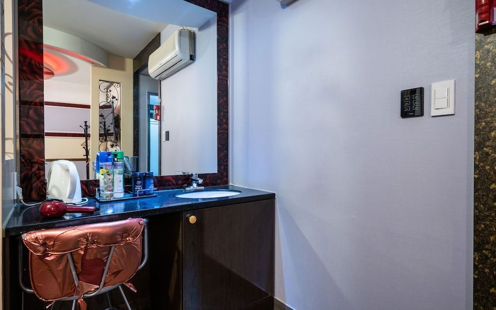 Suyu Palace Hotel Room (Special room-Physical ID is required ) 15