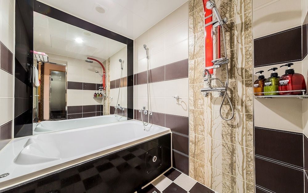 Suyu Palace Hotel Room (Special room-Physical ID is required ) 21