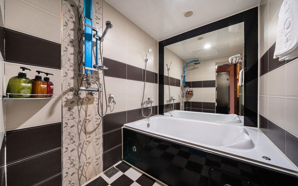 Suyu Palace Hotel Room (Special room-Physical ID is required ) 23