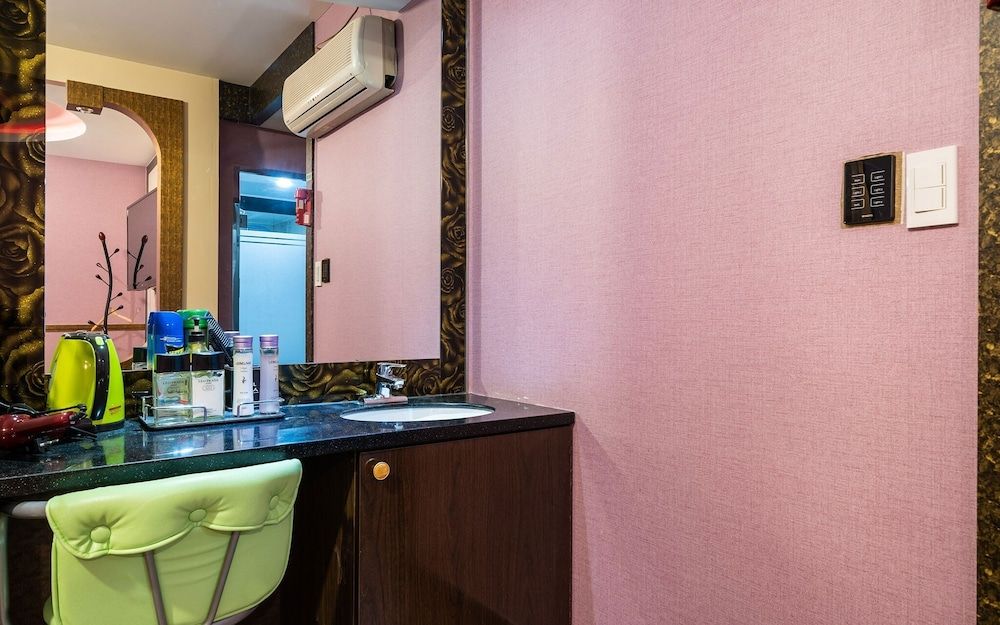 Suyu Palace Hotel Room (Special room-Physical ID is required ) 10