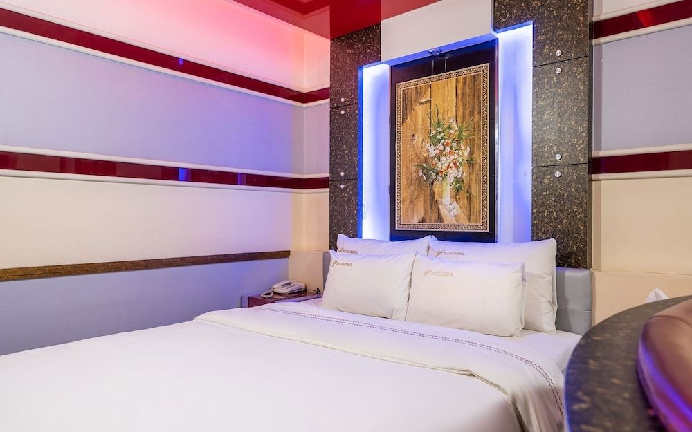 Suyu Palace Hotel Room (Special room-Physical ID is required ) 13