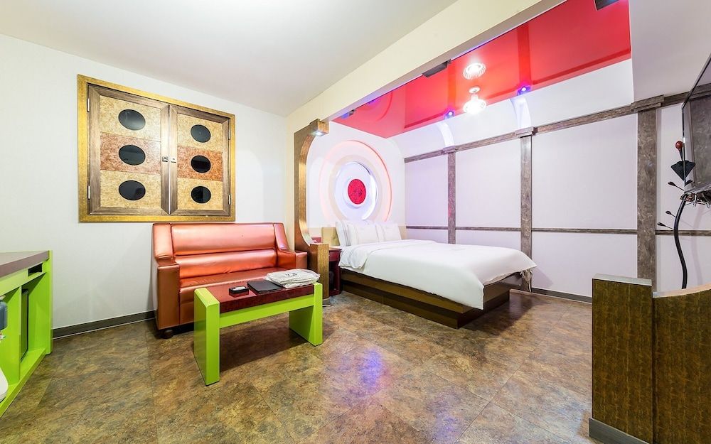 Suyu Palace Hotel Room (Special room-Physical ID is required ) 16