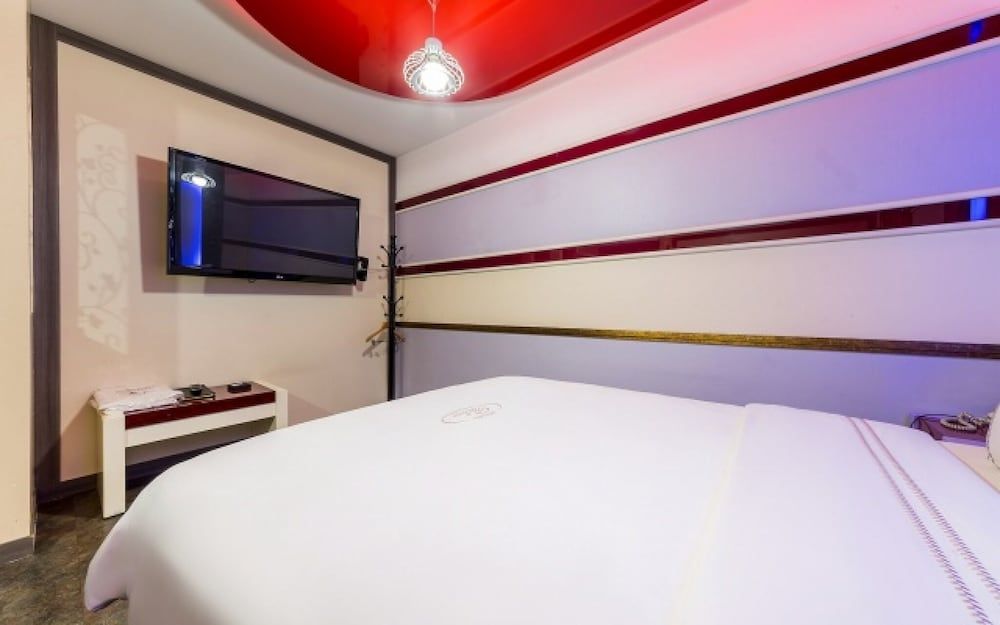 Suyu Palace Hotel Room (Special room-Physical ID is required ) 4