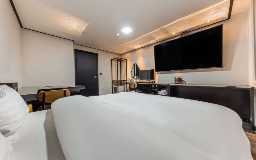 Gildong Orient Room (Deluxe Room (No Parking Netflix Avail) 2