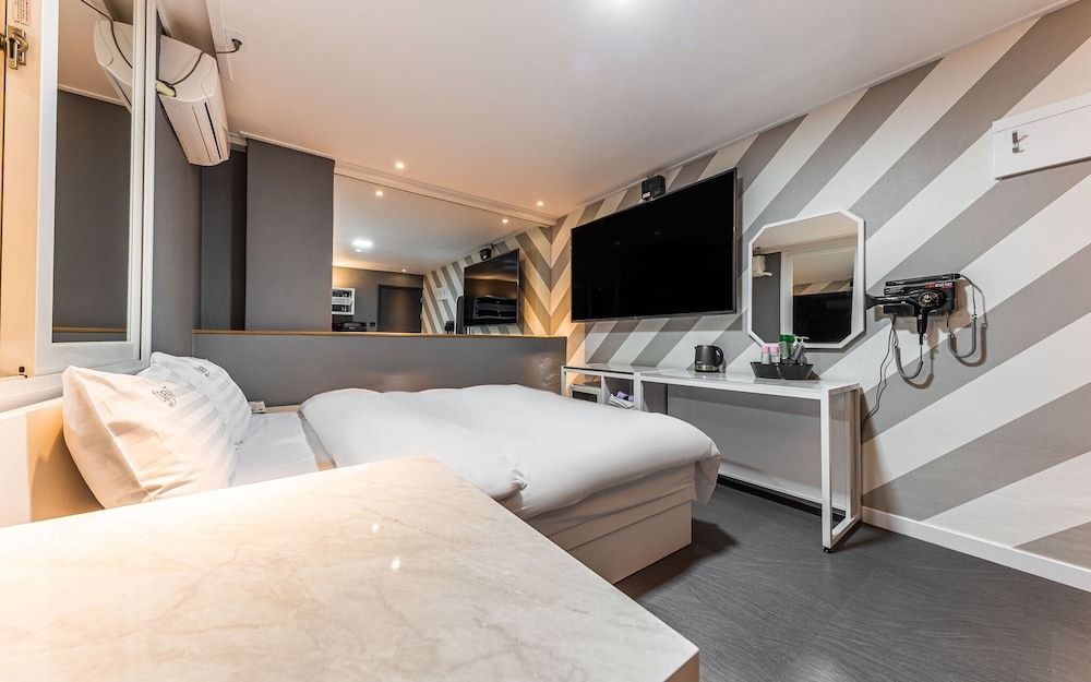 Gildong Orient Room (Deluxe Room (Couples PC Netflix avail) 4