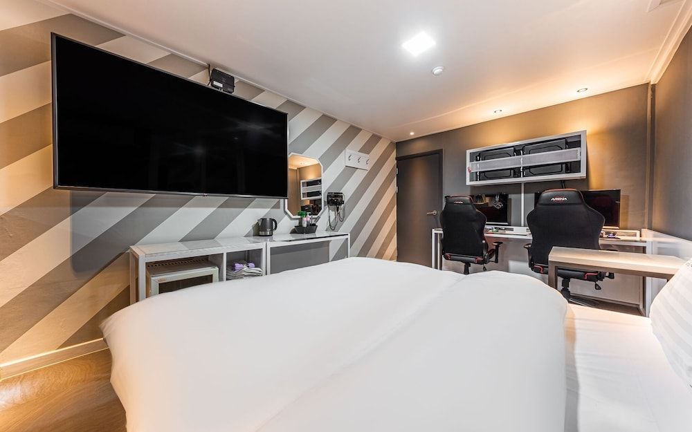 Gildong Orient Room (Deluxe Room (Couples PC Netflix avail) 3