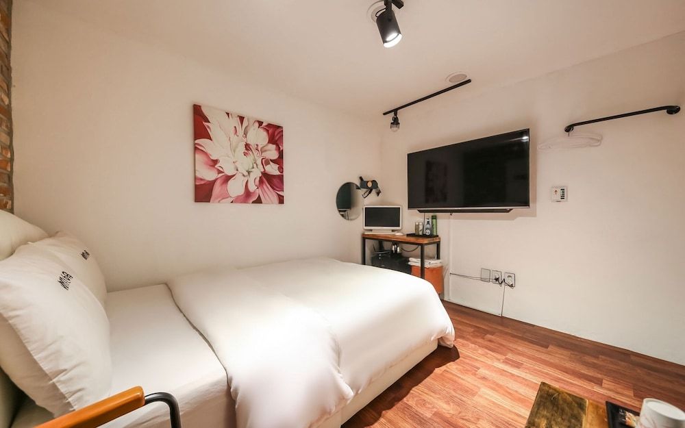 undefined Cheonho Hotel June 9