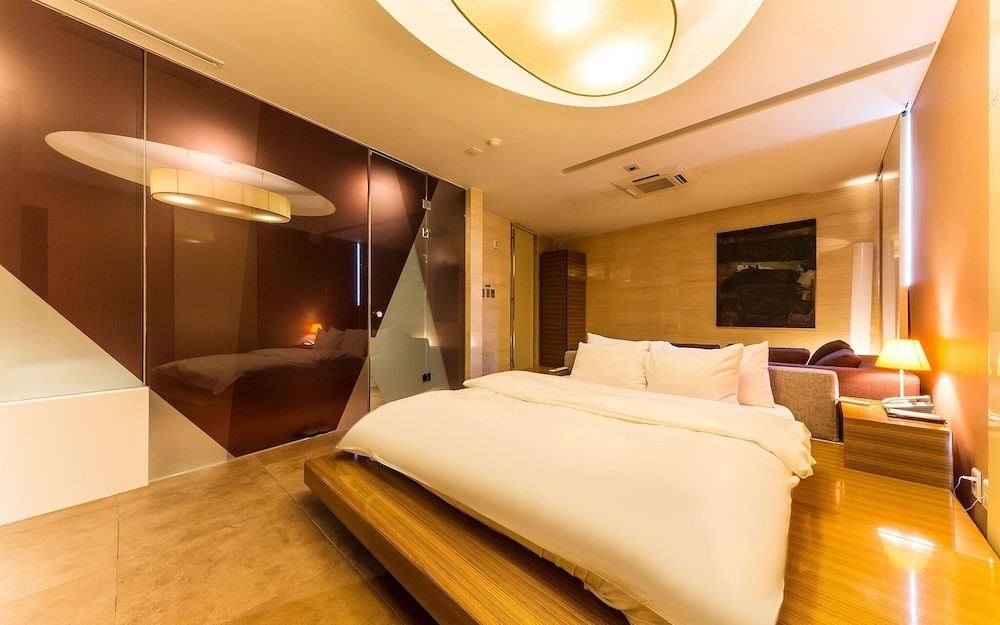 undefined Yeoksam Tria 6