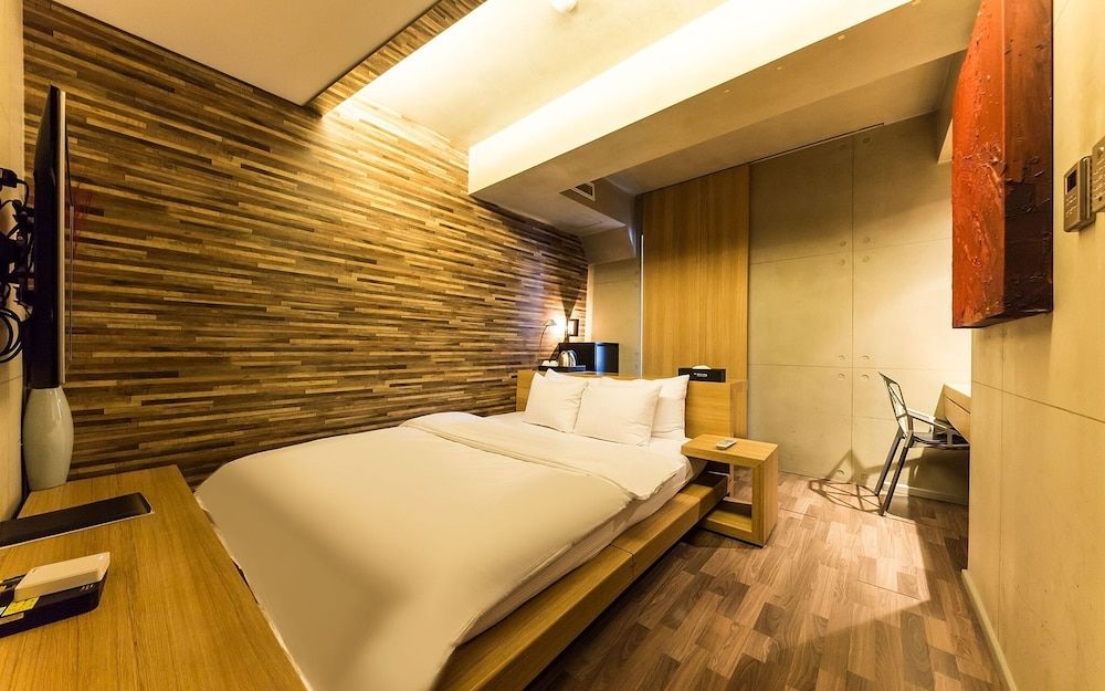 undefined Yeoksam Tria 8