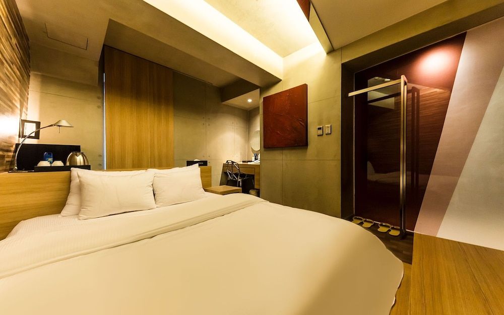 undefined Yeoksam Tria 7