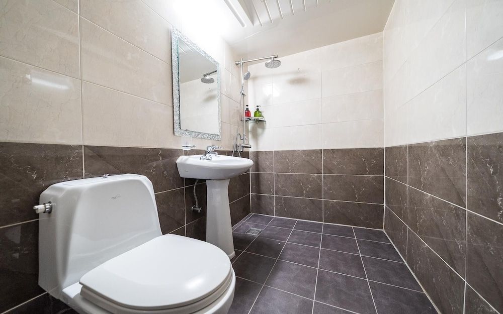 Nowon A Plus Hotel Room (Standard couple PC room) 8