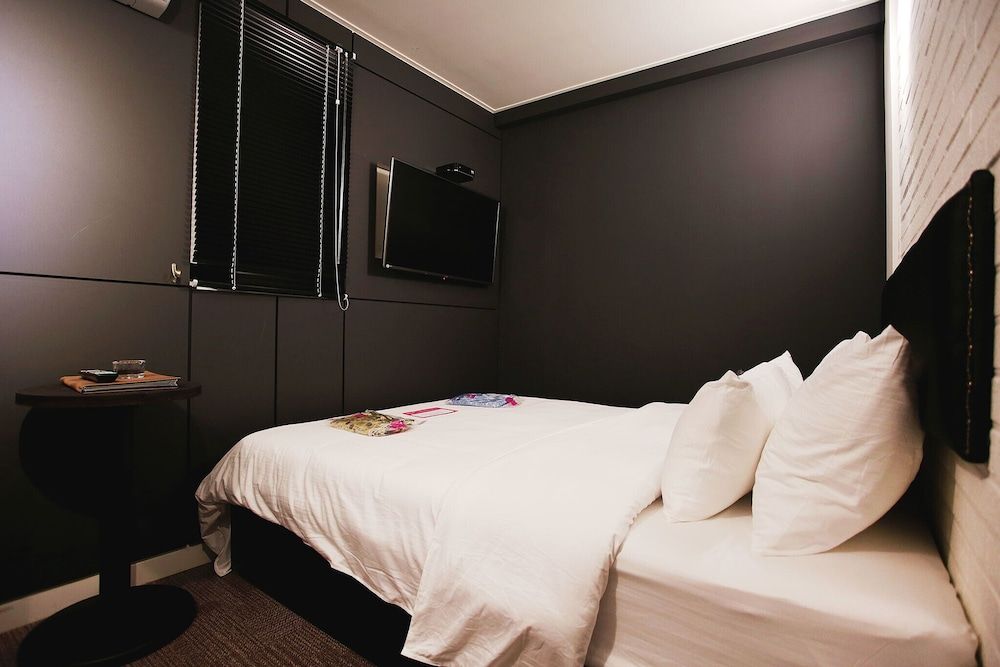 undefined Yaja Gangnam Nonhyeon 8