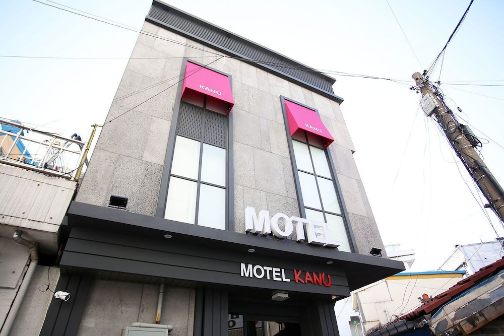 undefined Mia Kanu 2