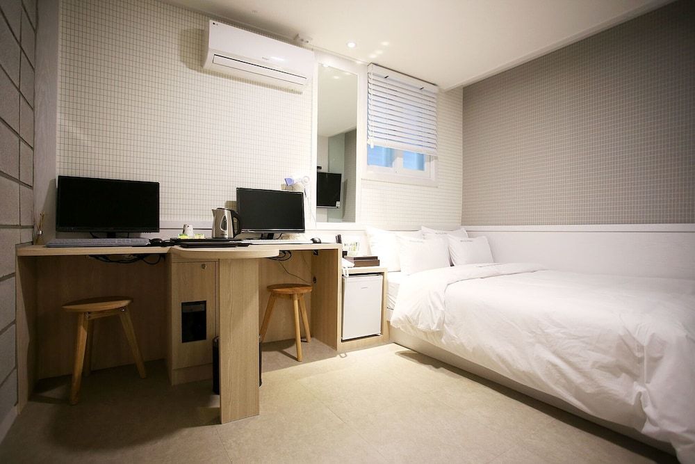 undefined Mia Kanu 5