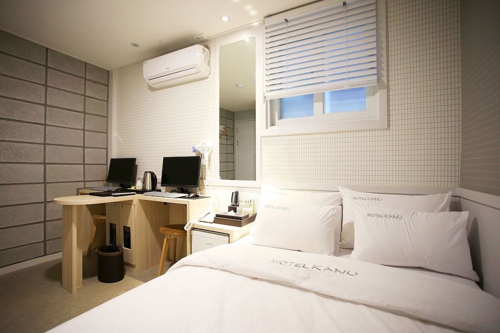 undefined Mia Kanu 6